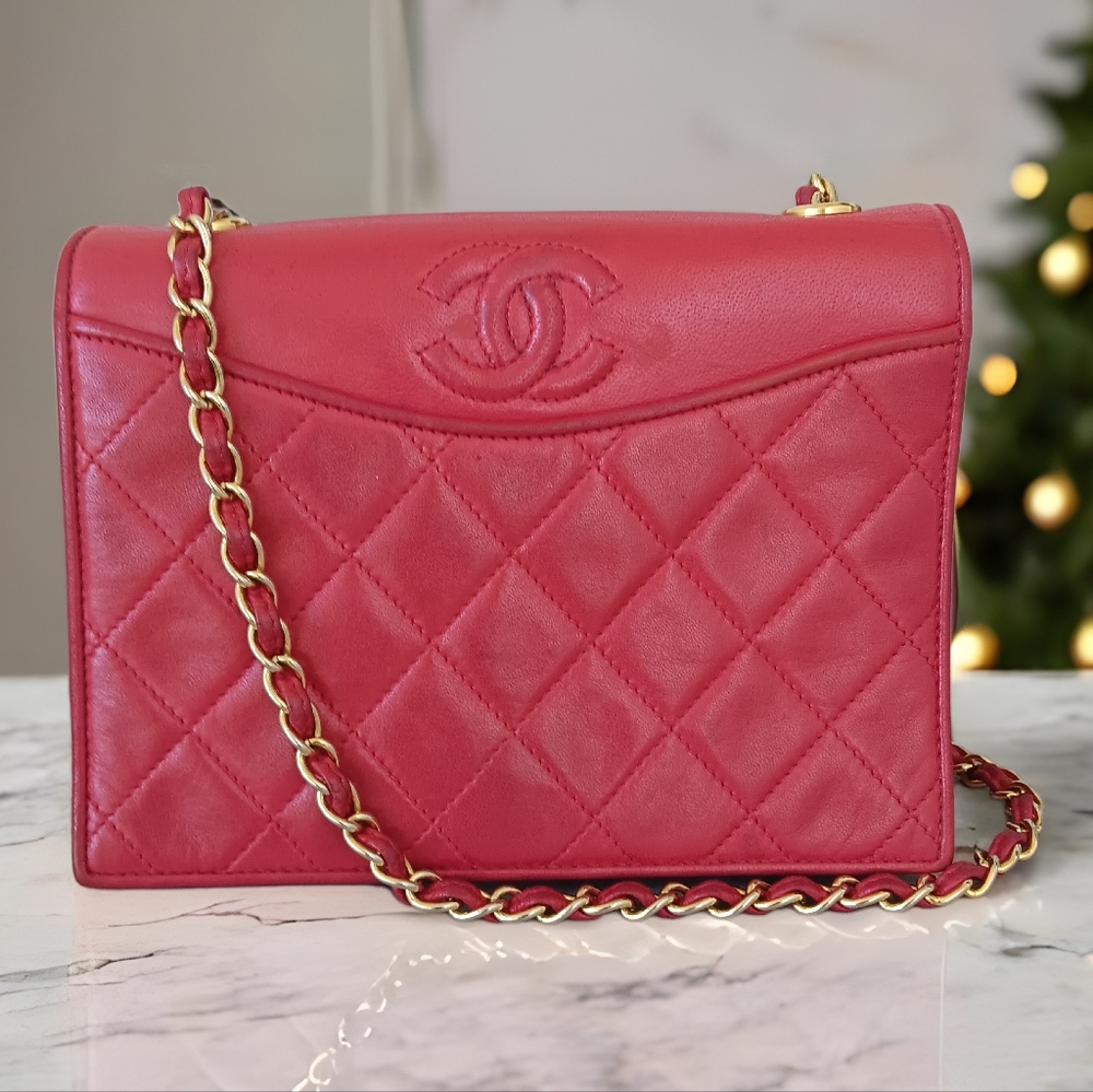 ​🌹 RARE CHANEL Vintage Red Lambskin Diana Flap Bag - 24K Gold Hardware 🌹 - Picture 3 of 17
